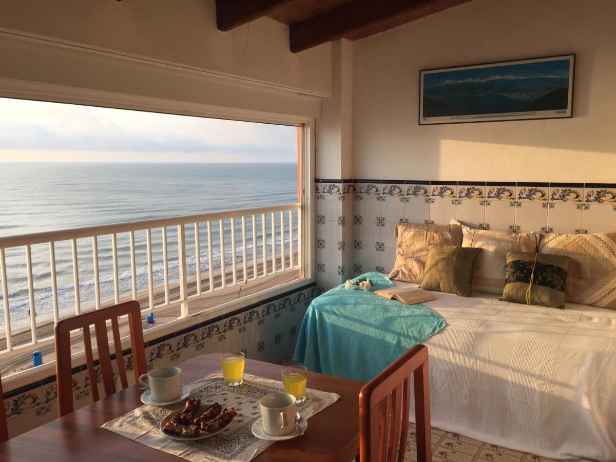 Beachfront And Bright Apartment Mareny Barraquetas Exterior photo